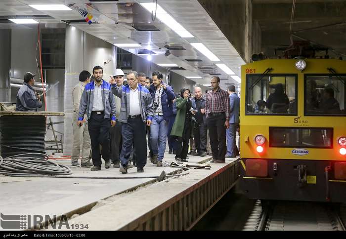 توقف واگنهای مترو شیراز در ایستگاه بی پولی