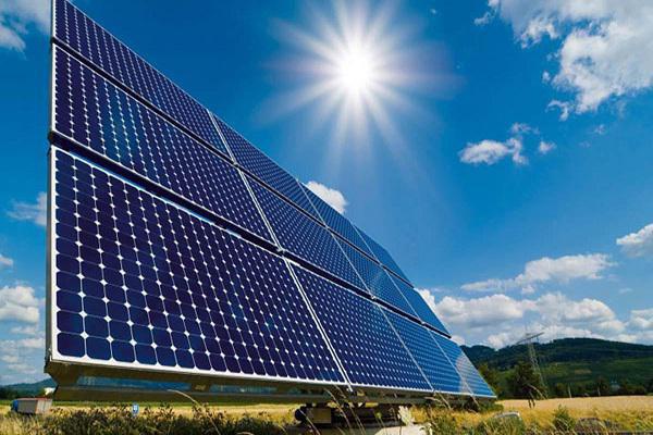 سرمایه گذاری اتریشی ها برای ساخت ۴ نیروگاه خورشیدی در استان فارس