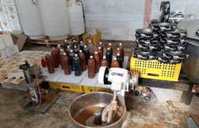 کشف و جمع آوری ۳ هزار لیتر نوشیدنی تقلبی در شیراز