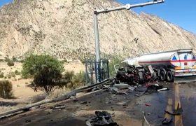 🎥 تصادف سه تانکر حمل سوخت در جاده جهرم – لار منجر به آتش‌سوزی شد