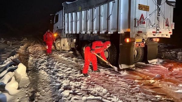 photo_2025-02-21_19-51-08 امداد رسانی, بارش برف, حوادث جاده ای, راهداری, گرفتار در برف