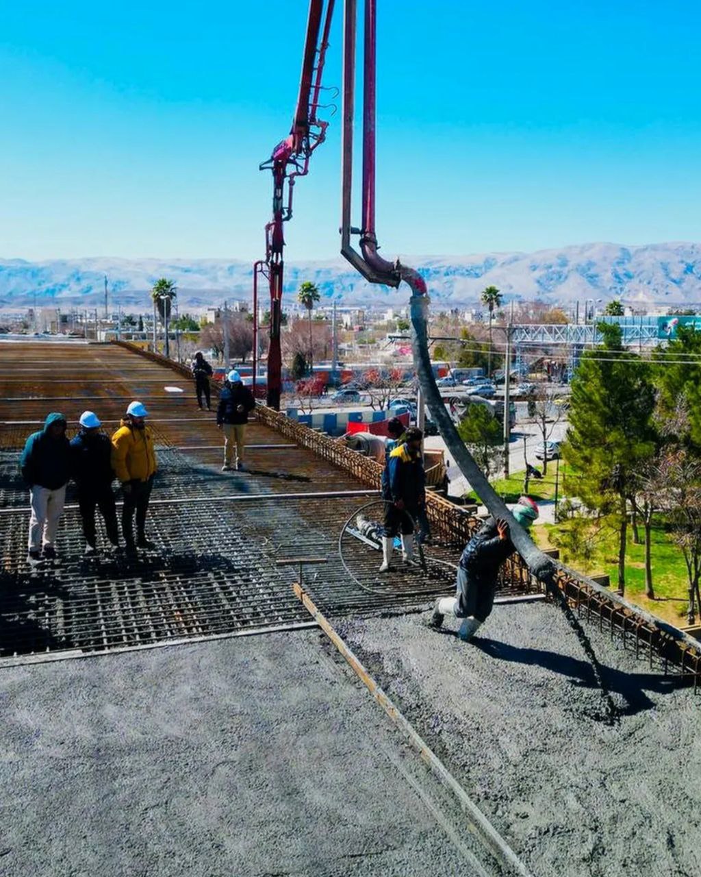 ادامه بتن ریزی روگذر قائم - رحمت