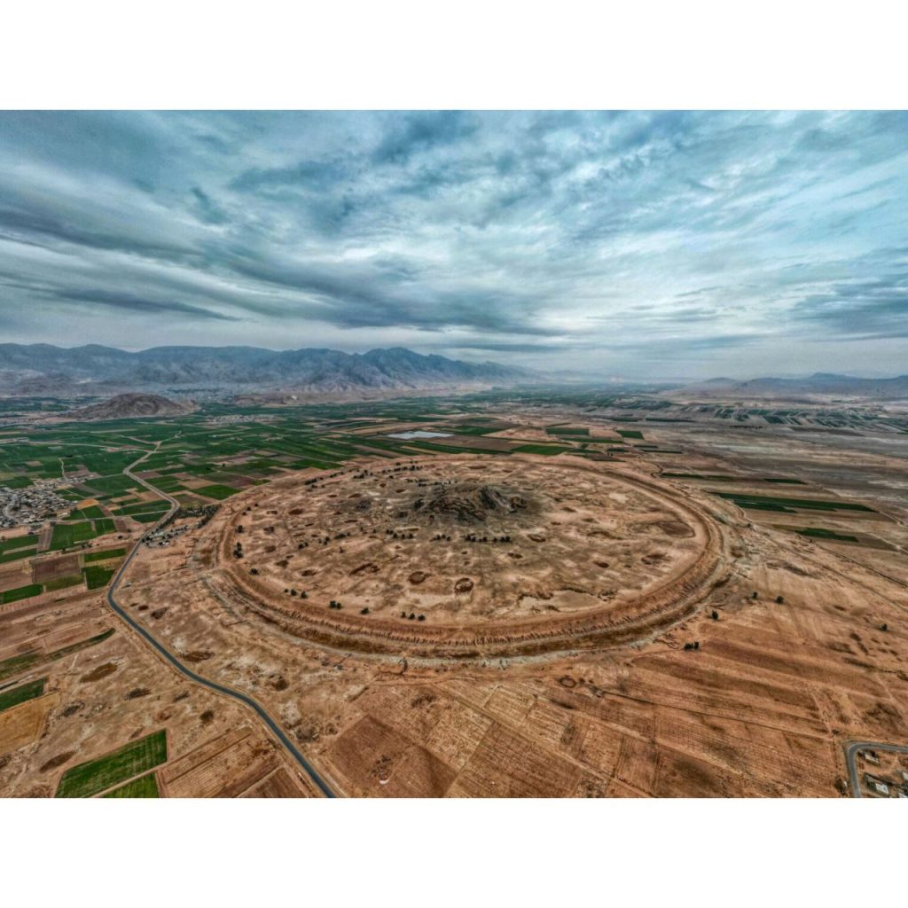 photo_2025-03-09_22-34-07 زمین پایتخت ساسانیان را می بلعد!