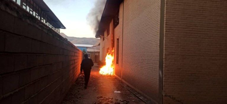مهار آتشسوزی گسترده در کارخانه بستهبندی عسل در شهرک صنعتی شیراز