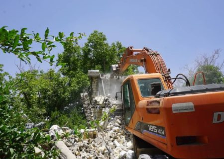 تخریب ساخت و سازهای غیر مجاز در باغ های قصردشت
