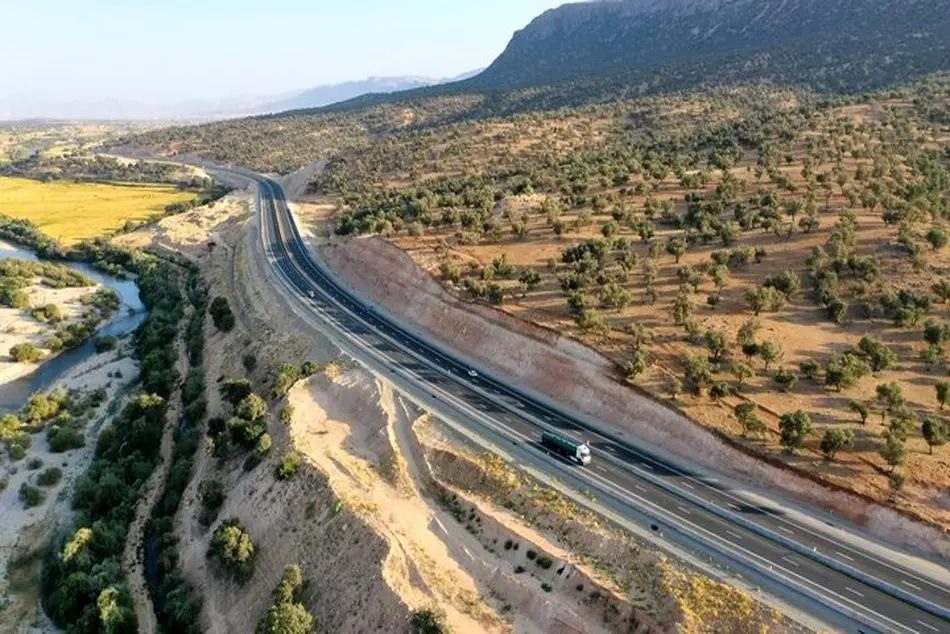 افتتاح ۱۷۹ کیلومتر آزادراه تا پایان سال