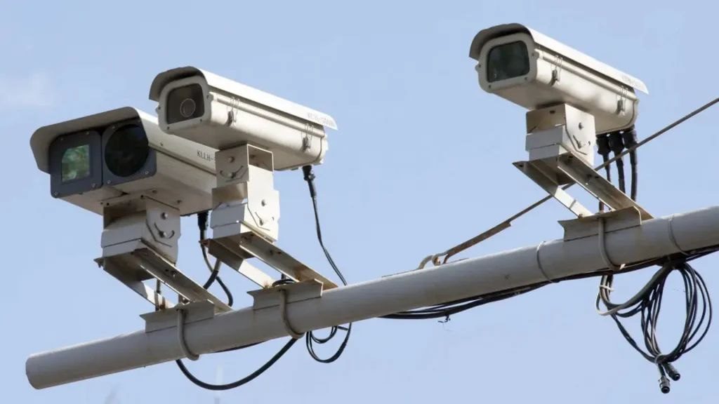 دوربین ثبت تخلف پارک دوبل در معابر شیراز نصب می‌شود