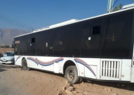 انحراف اتوبوس شهری با ۲۲ مصدوم در صدرا