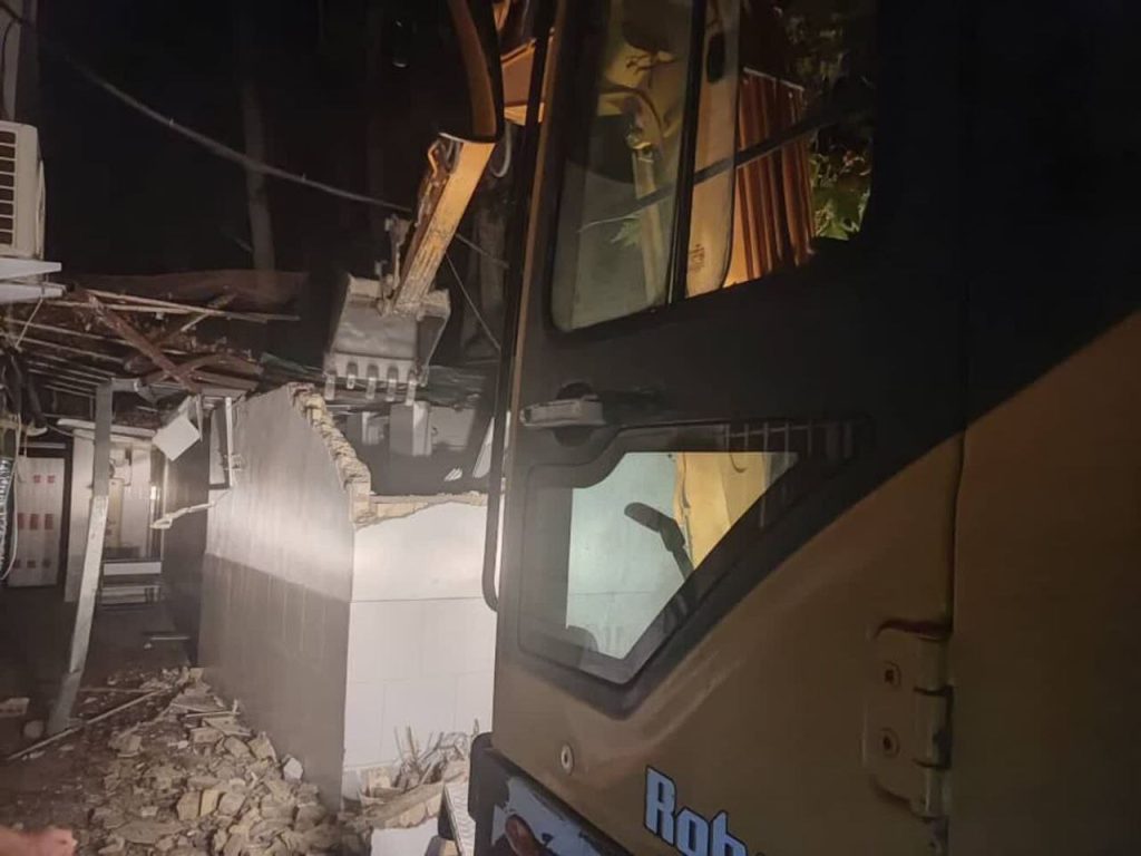 تخریب الحاقات غیرمجاز مدرسه مهرتابان در شیراز