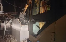 تخریب الحاقات غیرمجاز مدرسه مهرتابان در شیراز