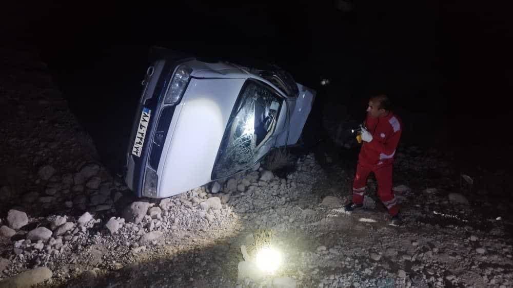 ۴ مصدوم بر اثر واژگونی خودروی سواری در جاده فیروزآباد _جم
