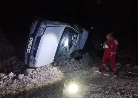 ۴ مصدوم بر اثر واژگونی خودروی سواری در جاده فیروزآباد _جم