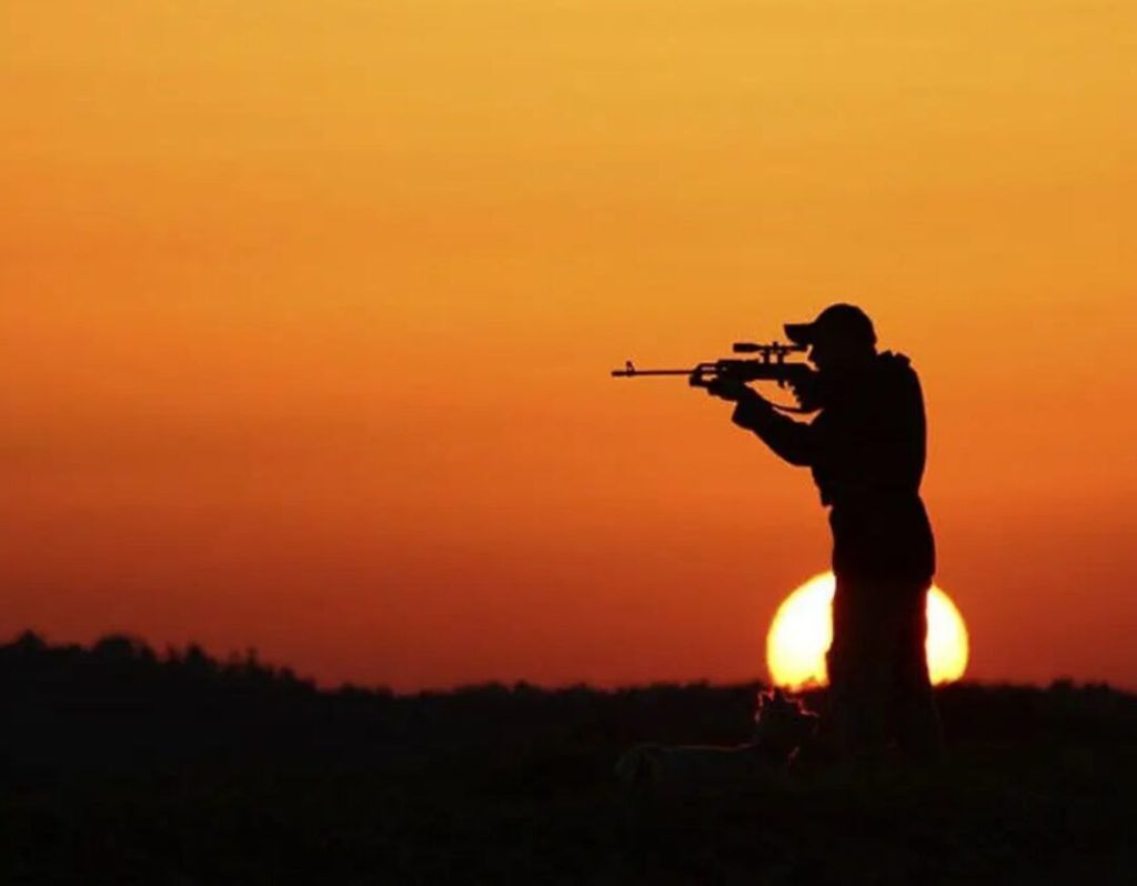 محیط بان فارسی در پی حمله شکارچیان مجروح شد