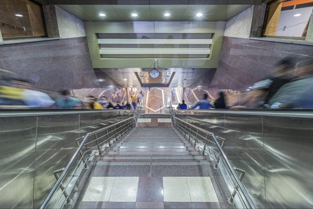 شروع نصب ۴۶ پله برقی در خطوط ۱ و ۲ مترو شیراز