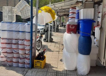 پلمب ۲۱ واحد صنفی متخلف و صدور ۸۳۴ اخطار برای آزادسازی پیاده‌روهای شیراز