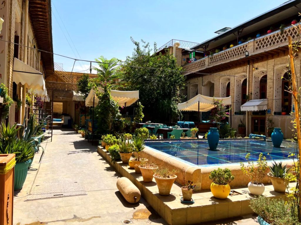 photo_2025-09-18_19-12-19 فعالیت ۶۱ اقامتگاه سنتی در بافت تاریخی شیراز