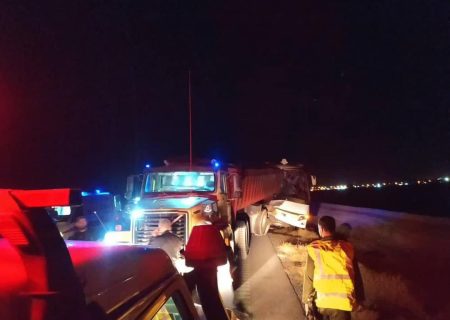 ۲۸ مصدوم براثر تصادف اتوبوس با تریلی در جاده نی‌ریز – سیرجان