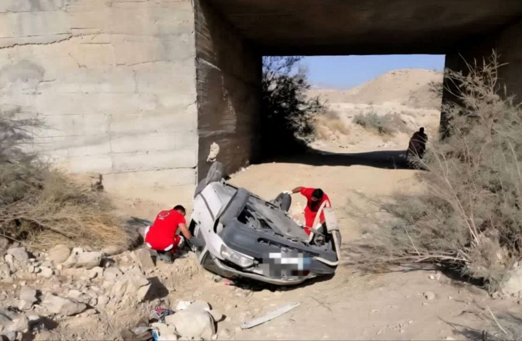 سقوط پراید در جاده داراب با چهار مصدوم