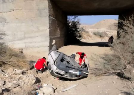 سقوط پراید در جاده داراب با چهار مصدوم