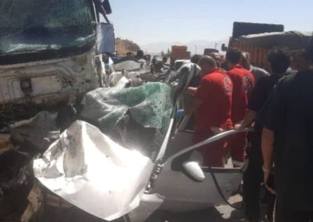 برخورد کامیون با سواری جان دو نفر را گرفت