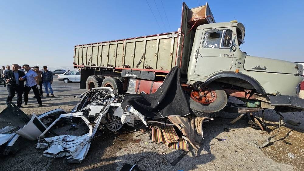 تصادف دلخراش سواری با کامیون با چهار کشته