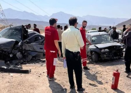 تصادف ۲ خودروی سواری در جاده استهبان به شیراز، با چهار مصدوم