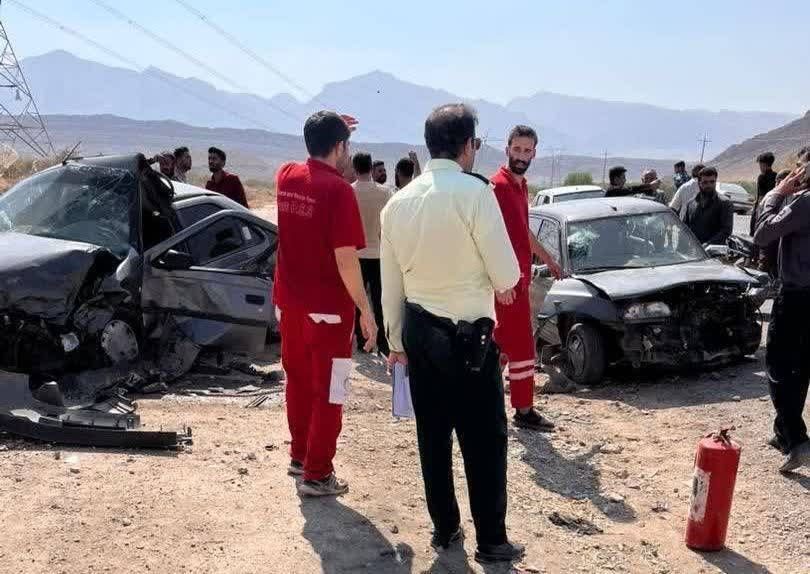 photo_2025-10-14_20-18-02 تصادف ۲ خودروی سواری در جاده استهبان به شیراز، با چهار مصدوم