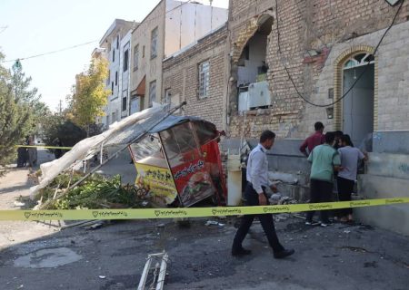 📸: انفجار لحظه‌ای در منزل دوطبقه در شهرک میانرود