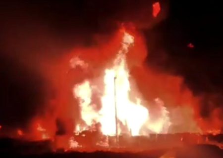 🎥: مهار آتش‌سوزی گسترده کارگاه شارژ گاز مایع در شیراز