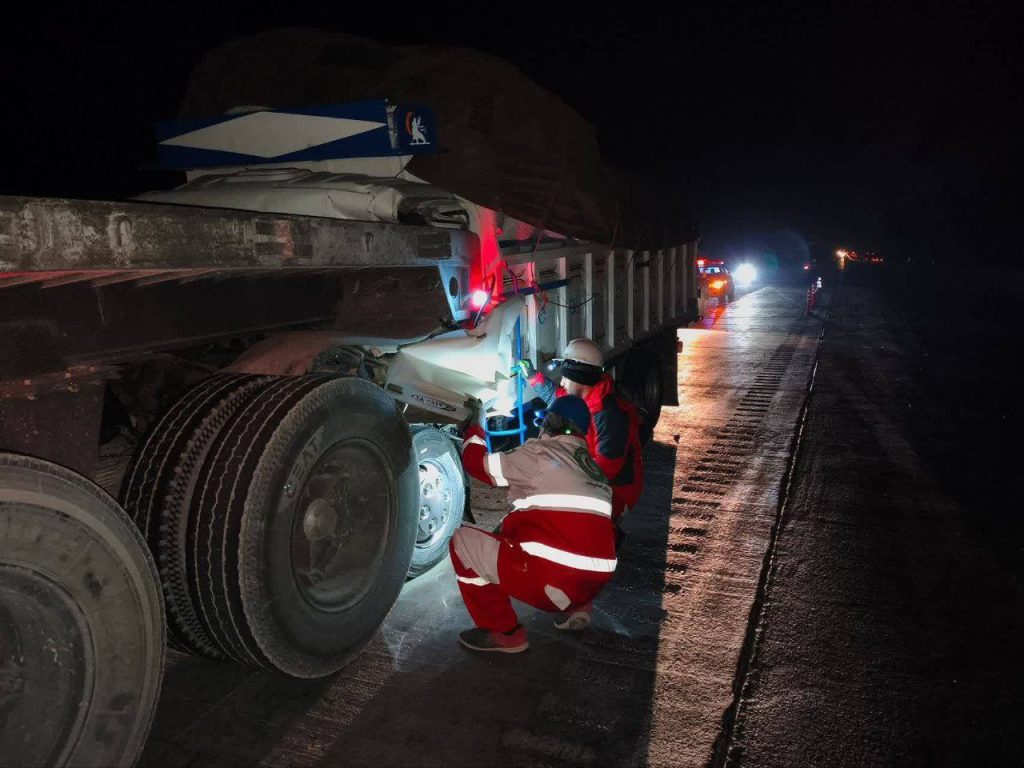 تصادف کامیونت ایسوزو با کامیون در آزادراه شیراز - اصفهان کشته بر جای گذاشت.