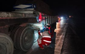 یک کشته در برخورد دو کامیون در آزادراه شیراز – اصفهان