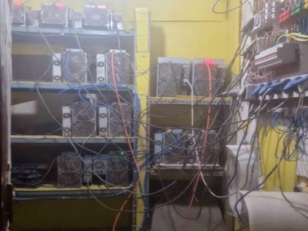 photo_2025-11-23_23-10-36 خاموشی ماینرهای ۱۱ میلیاردی فاقد مجوز در شیراز