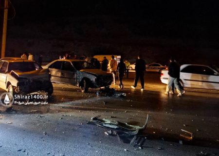 تصادف شاخ به شاخ چهار خودرو در جاده صدرا دو مصدوم برجای گذاشت