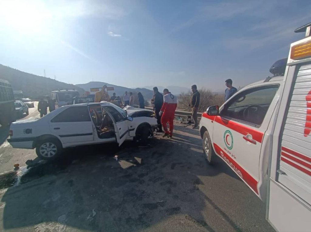 یک کشته و ۳ مصدوم در تصادف رخ به رخ دو خودرو