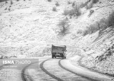 بارش برف در دو محور فارس
