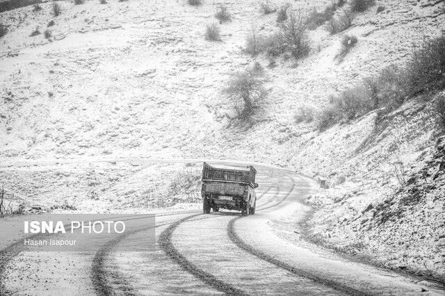 photo_2025-12-11_17-23-14 بارش برف در دو محور فارس