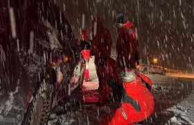 امدادرسانی هلال احمر به مسافران گرفتار در برف