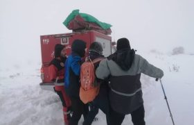 نجات شهروند گرفتار در ارتفاعات برفی کوه دراک توسط آتش‌نشانان شیراز