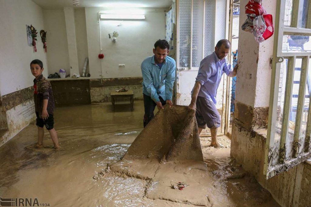 photo_2025-12-20_23-49-16 بارش سنگین، به ۶۰۰ منزل مسکونی لامرد خسارت وارد کرد