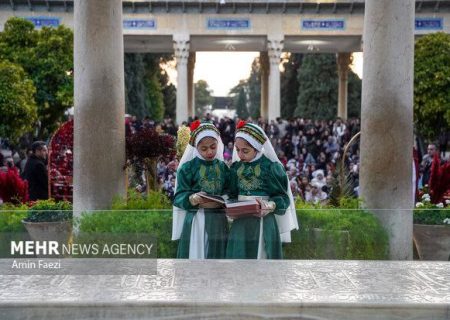 📸: شب یلدا در آرامگاه حافظ