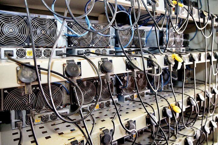 photo_2026-01-01_22-03-19 ۴۳ دستگاه ماینر فاقد مجوز در شیراز کشف شد